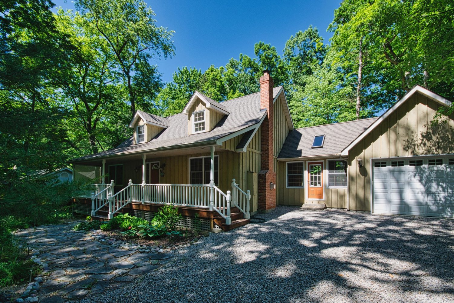 Holiday House Gallery Image 1